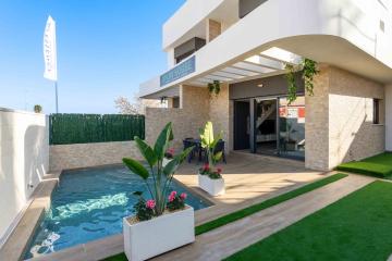 Essence - Medvilla Spanje