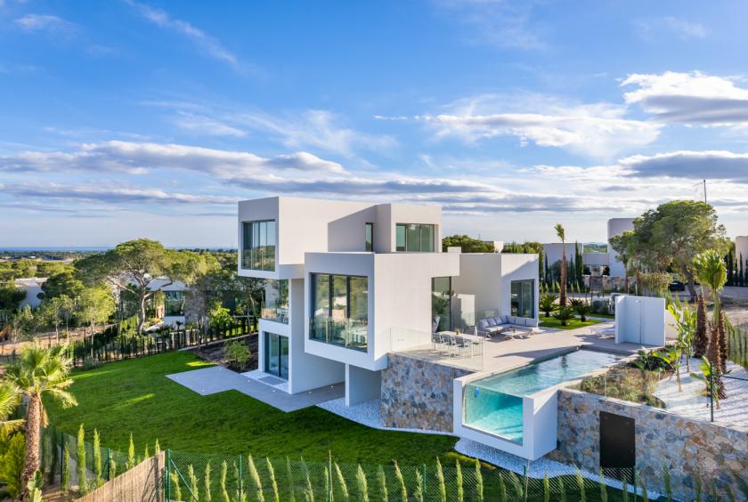 Villa au design unique sur le luxueux complexe de golf de Las Colinas in Medvilla Spanje