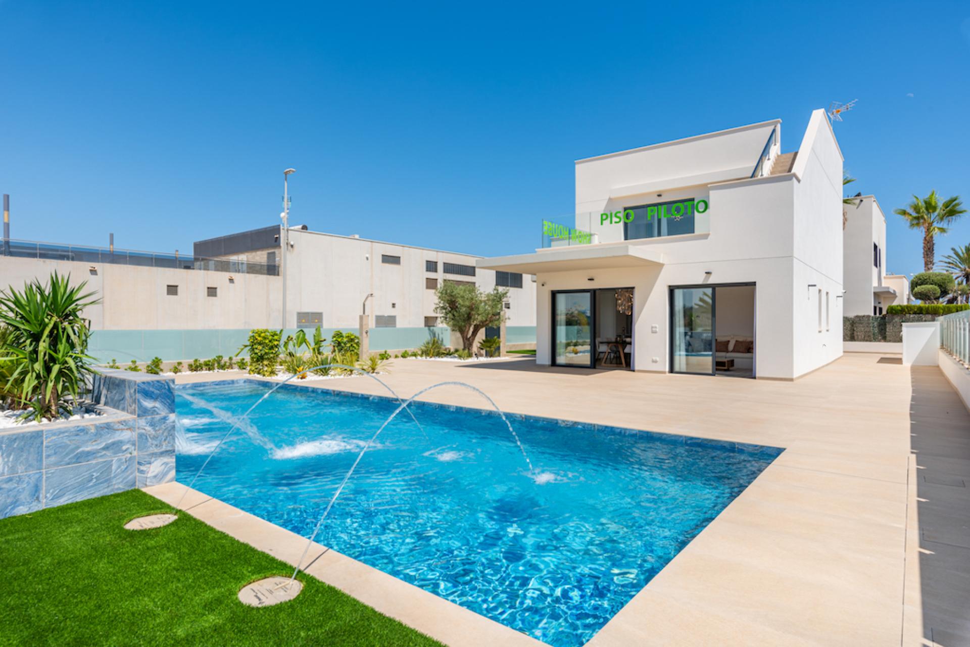 3 chambre Villa à Dehesa De Campoamor in Medvilla Spanje