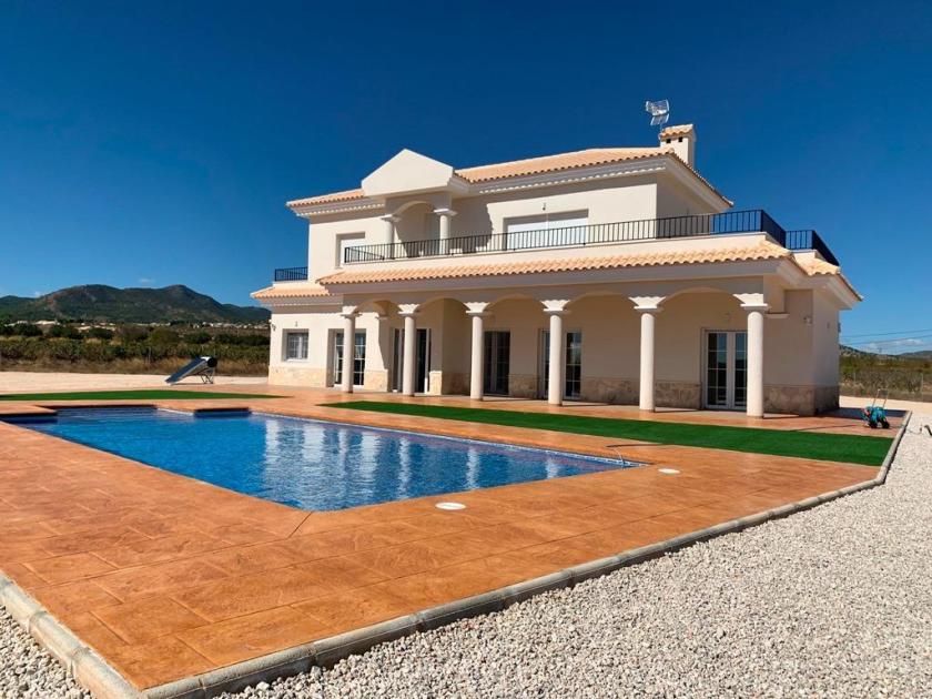 Nouvelles villas de luxe avec piscine inc. terre, licences en Alicante, Pinoso in Medvilla Spanje