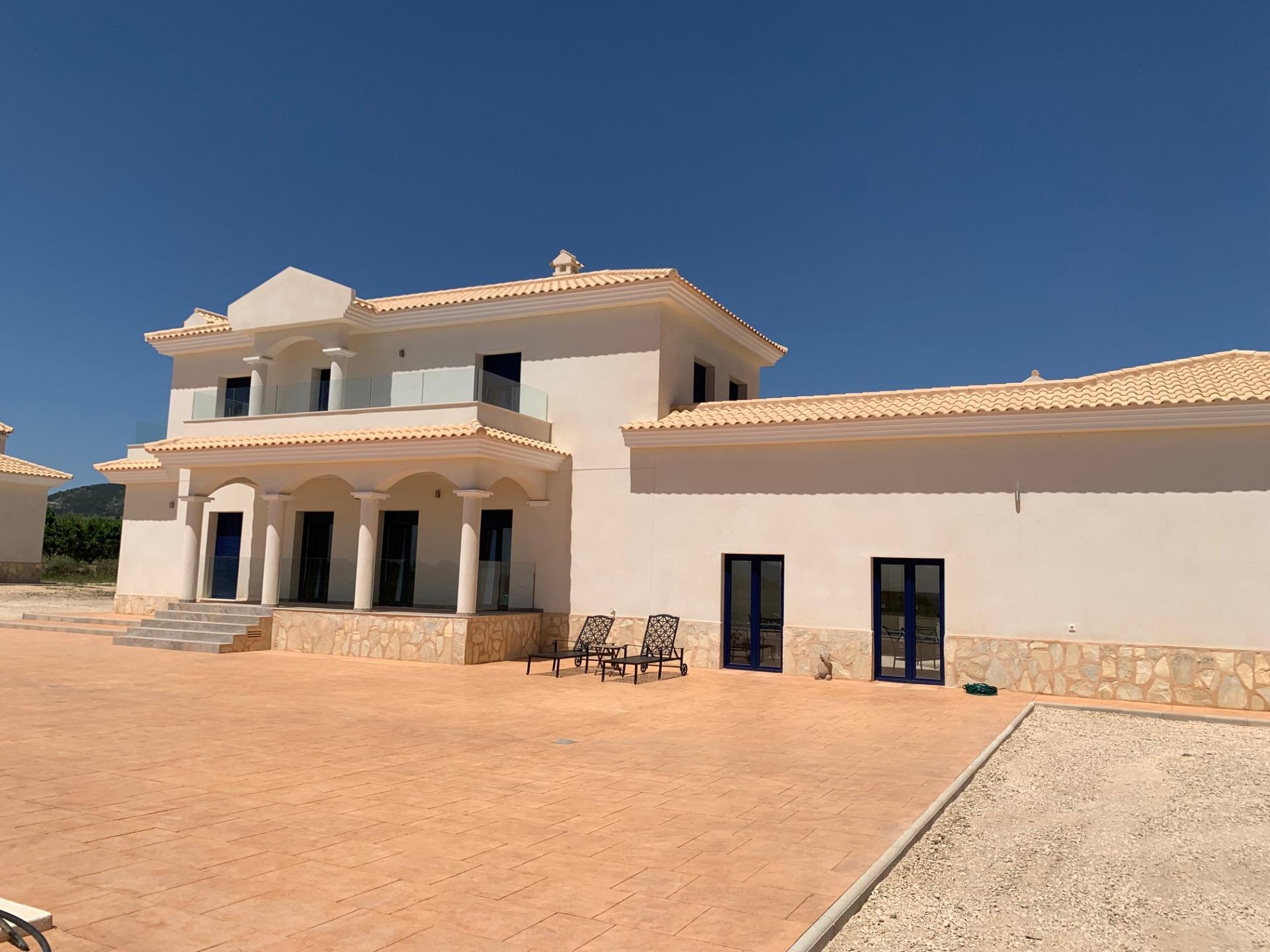 Nouvelles villas de luxe avec piscine inc. terre, licences en Alicante, Pinoso in Medvilla Spanje