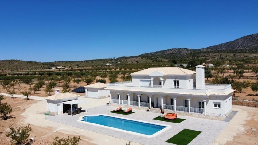 Nouvelles villas de luxe avec piscine inc. terre, licences en Alicante, Pinoso in Medvilla Spanje