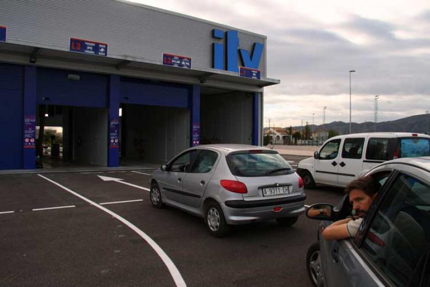 Jetez un œil à l'intérieur de l'inspection automobile ITV en Espagne in Medvilla Spanje