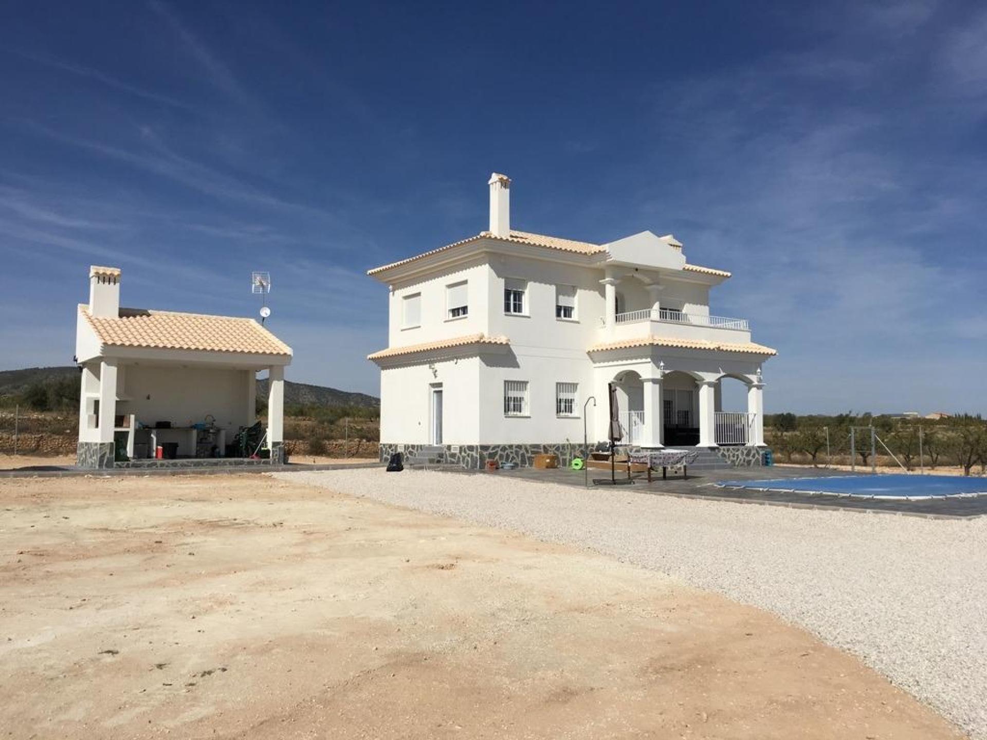 Nouvelles villas de luxe avec piscine inc. terre, licences en Alicante, Pinoso in Medvilla Spanje