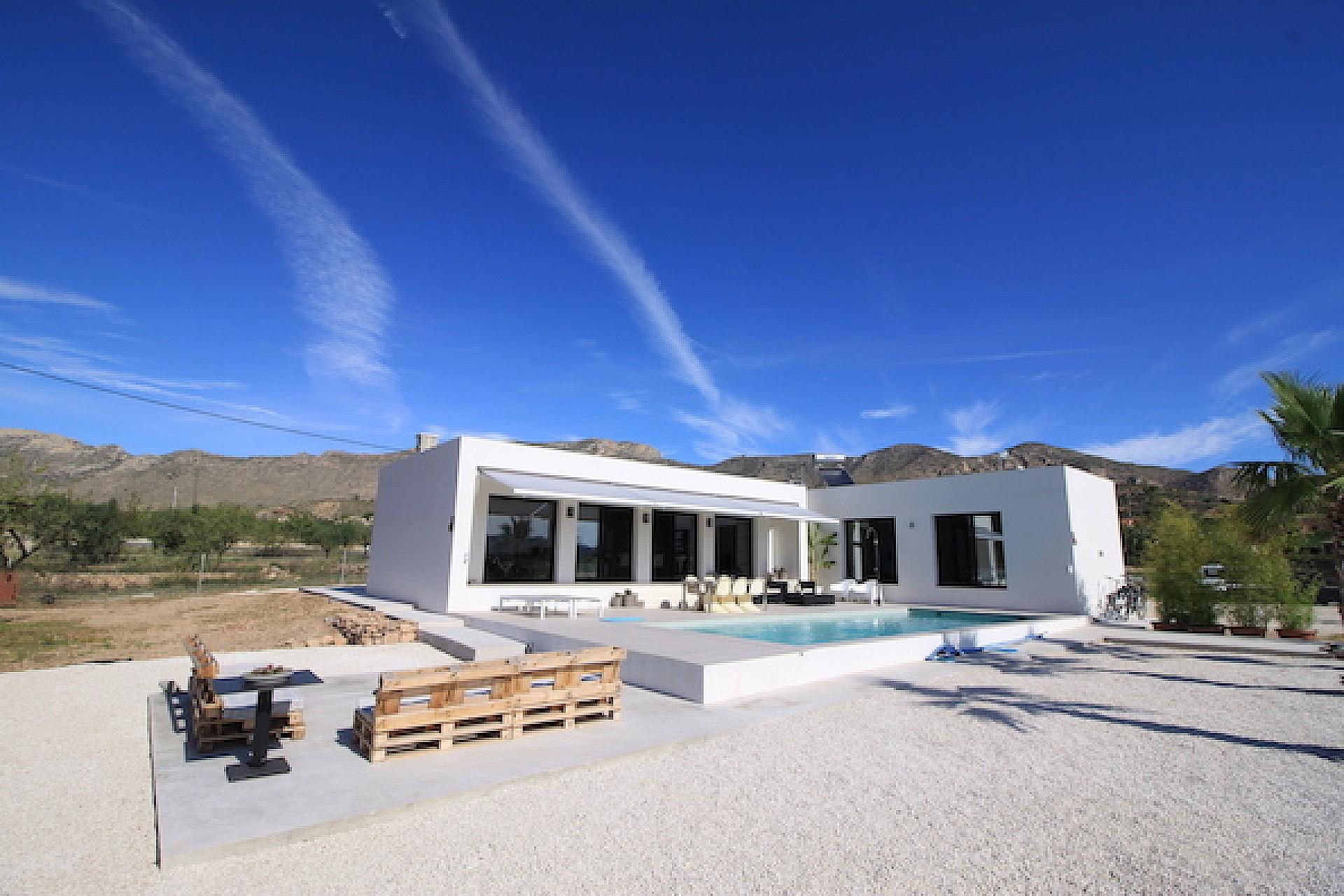 Villa de nouvelle construction de style moderne à Hondon de las Nieves in Medvilla Spanje