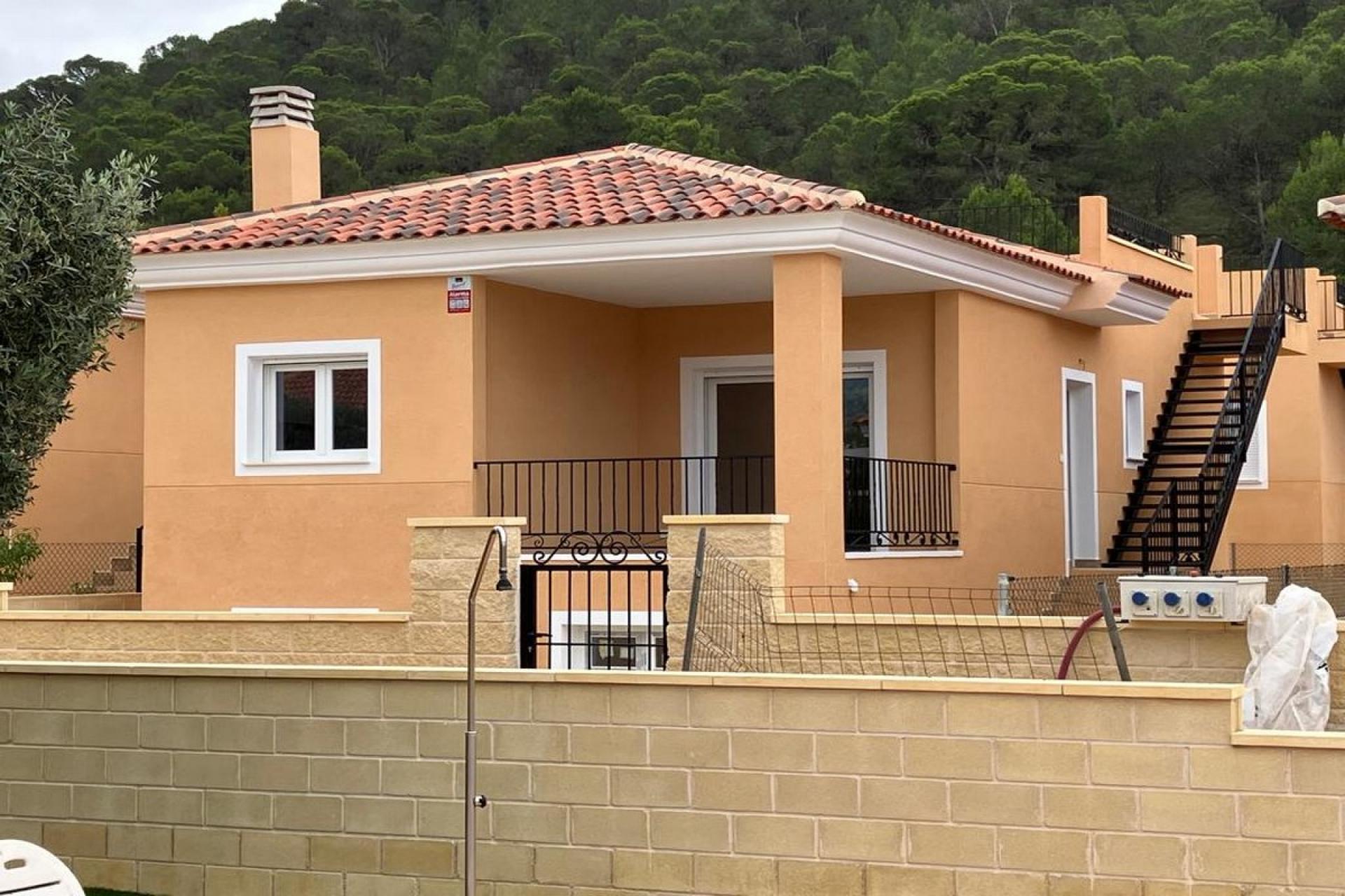 Maison individuelle bon marché à vendre dans les terres d'Alicante in Medvilla Spanje