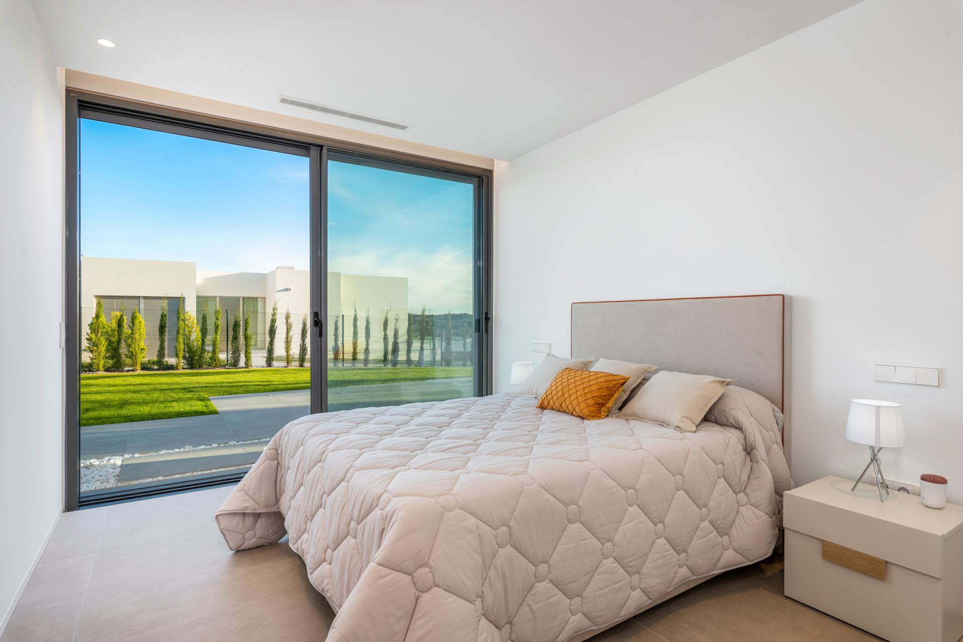Villa au design unique sur le luxueux complexe de golf de Las Colinas in Medvilla Spanje