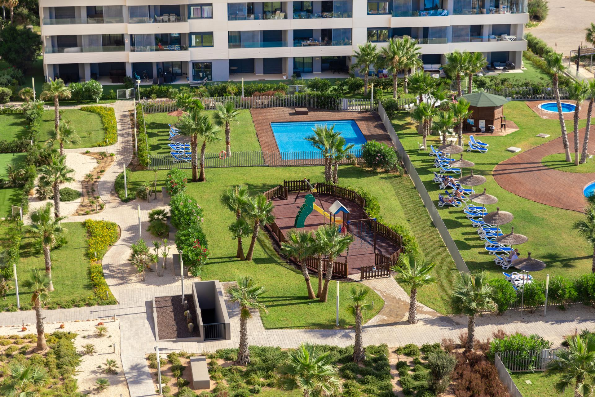 Appartements à vendre en première ligne de mer et de plage à Punta Prima in Medvilla Spanje