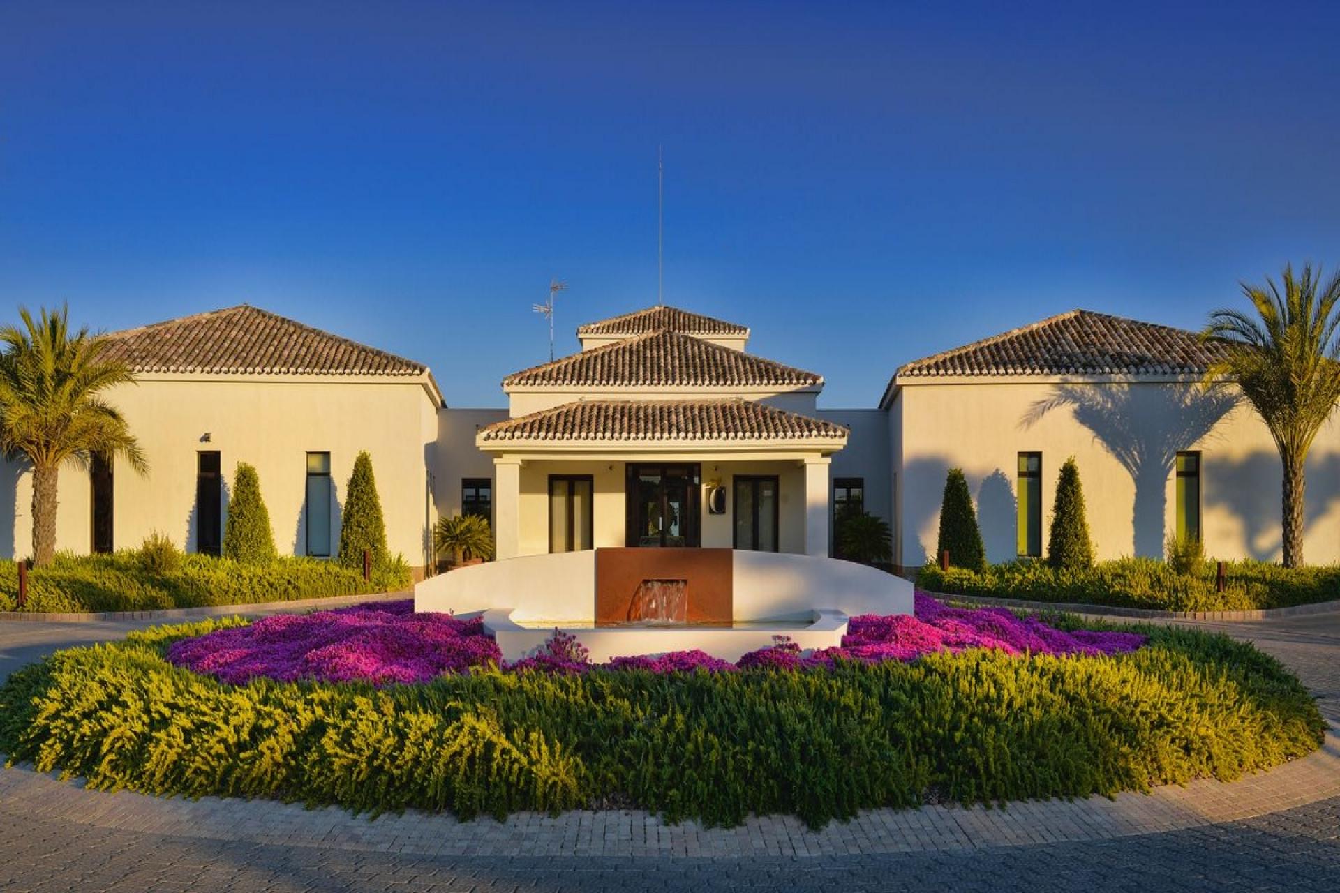 Villa dans un emplacement privilégié à Las Colinas Golf & Country Club in Medvilla Spanje