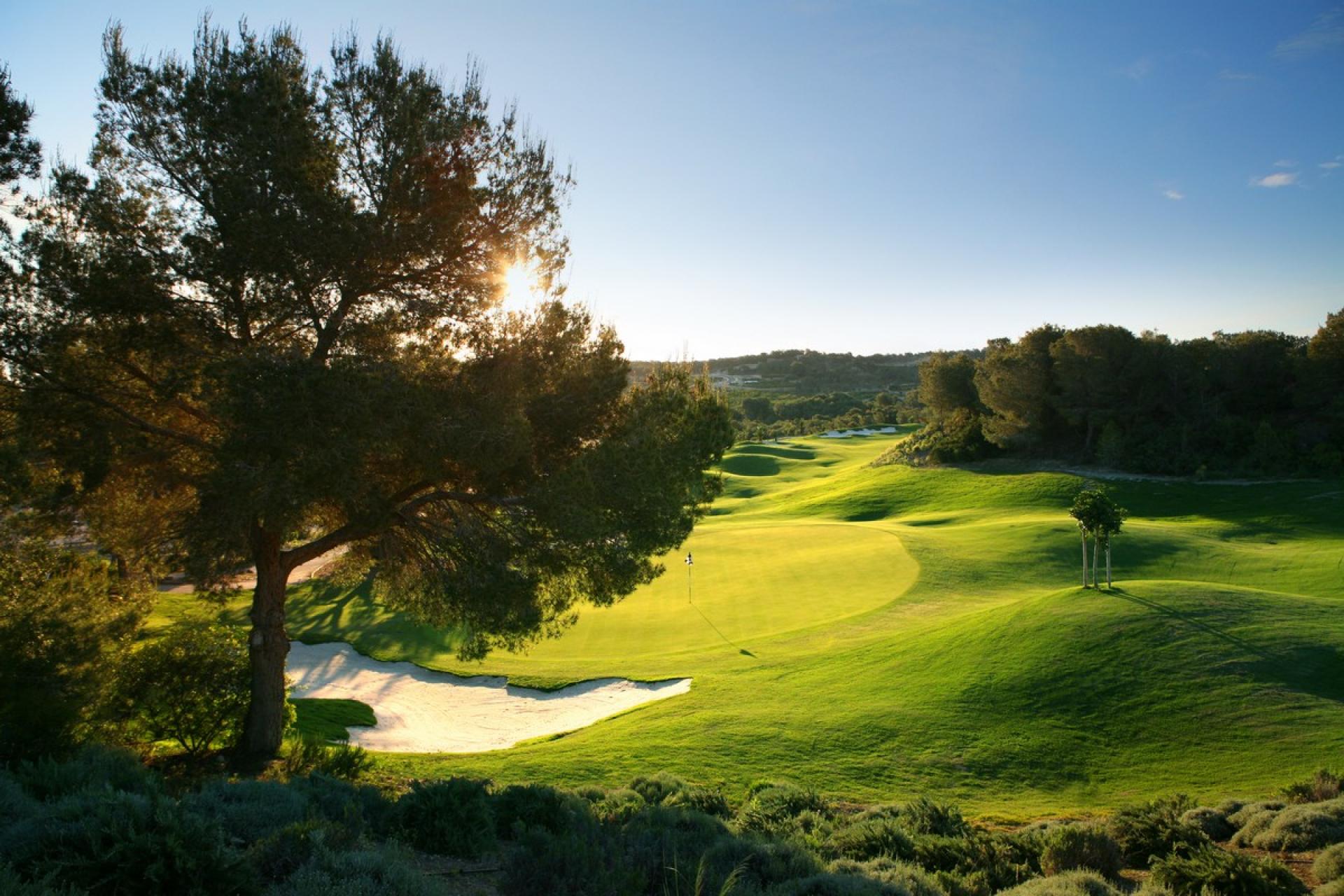Villa contemporaine sur le golf de Las Colinas avec Underbuild. in Medvilla Spanje